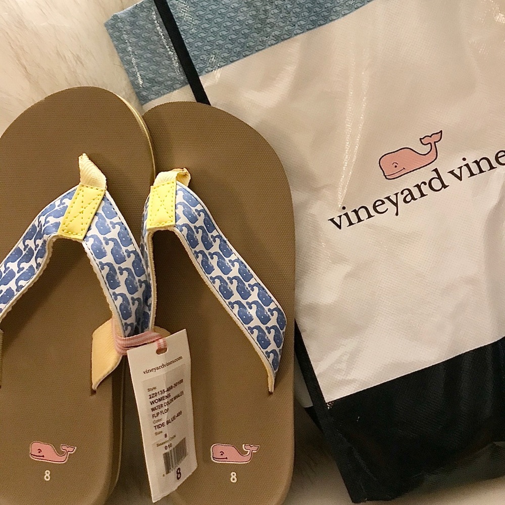 Vineyard Vines Women’s Whales Flip Flops